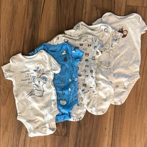 5 onesies 3 Month animal prints baby boy